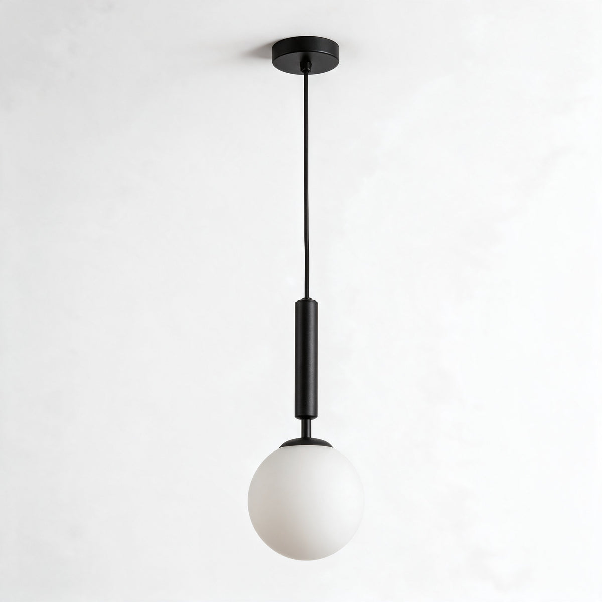 Lampa wisząca Alva, czarna, kula z tubą